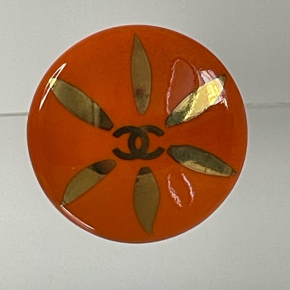 CHANEL Paris CC 1997 Gold Plated Orange Ceramic Earrings - Picture 3 of 10